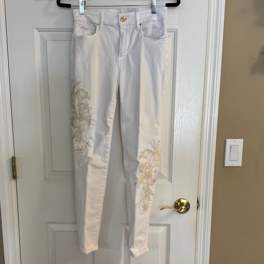 Chic White Skinny Jeans with Gold Embroidered Floral Design